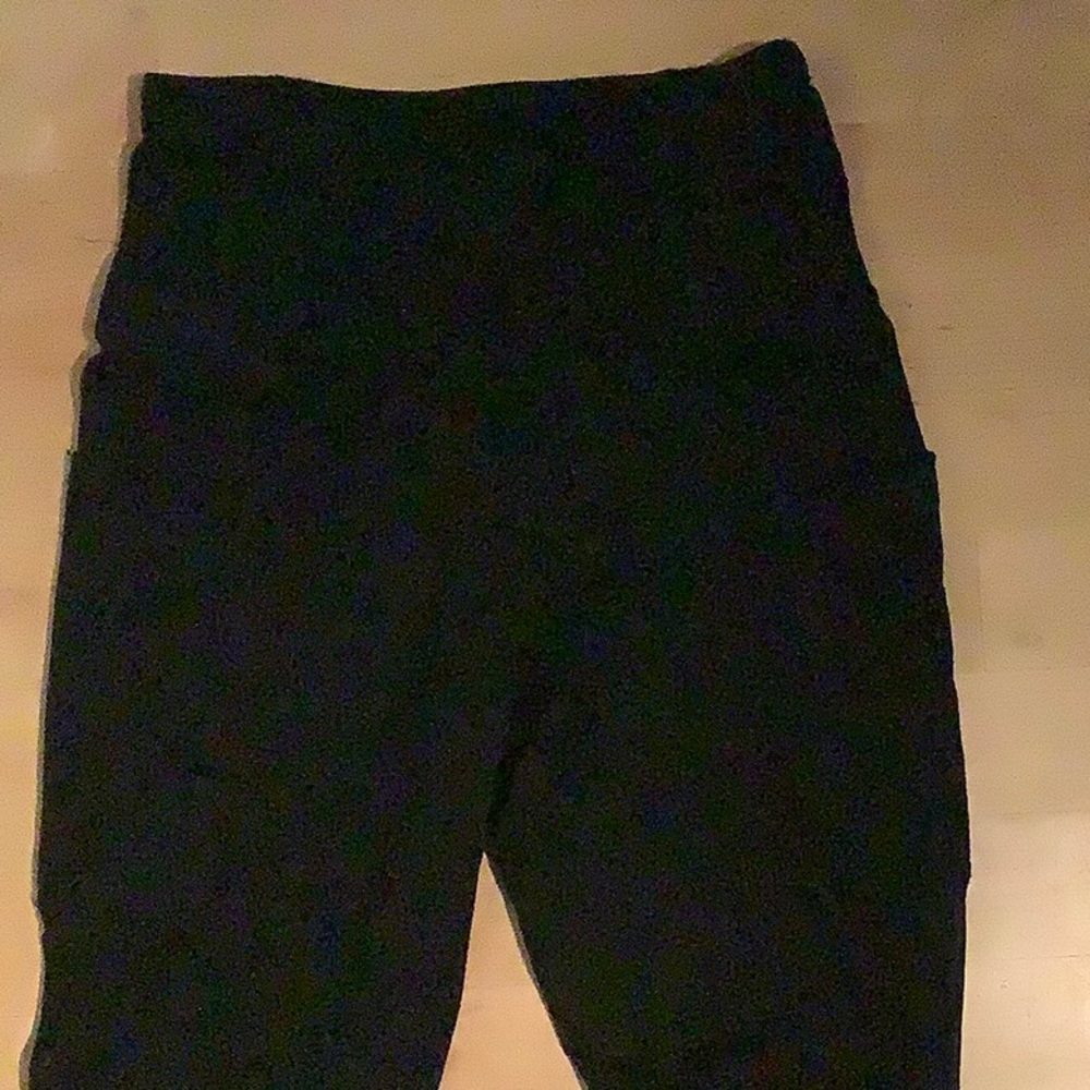 Black leggings with pockets